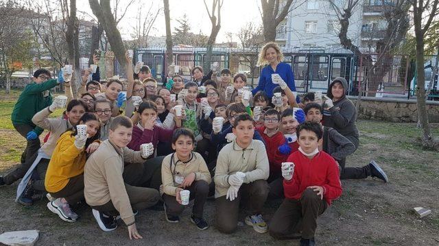 Çiçek tohumu ekme etkinliği