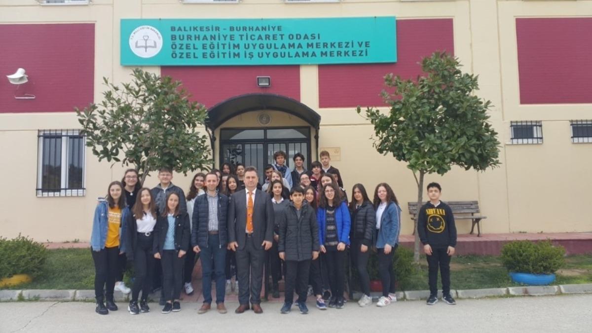 Burhaniye&rsquo;de Liseliler engelli kardeşleri ile buluştu