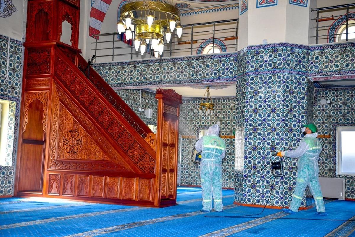 İbadethaneler Koronavir&uuml;se karşı ila&ccedil;lanıyor