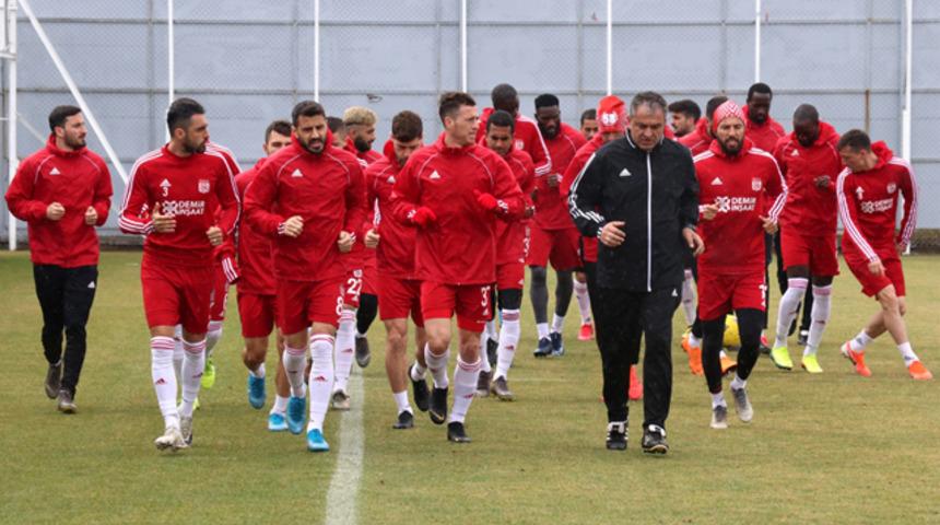 Sivasspor'da Antalyaspor maçı öncesi eksikler can sıkıyor