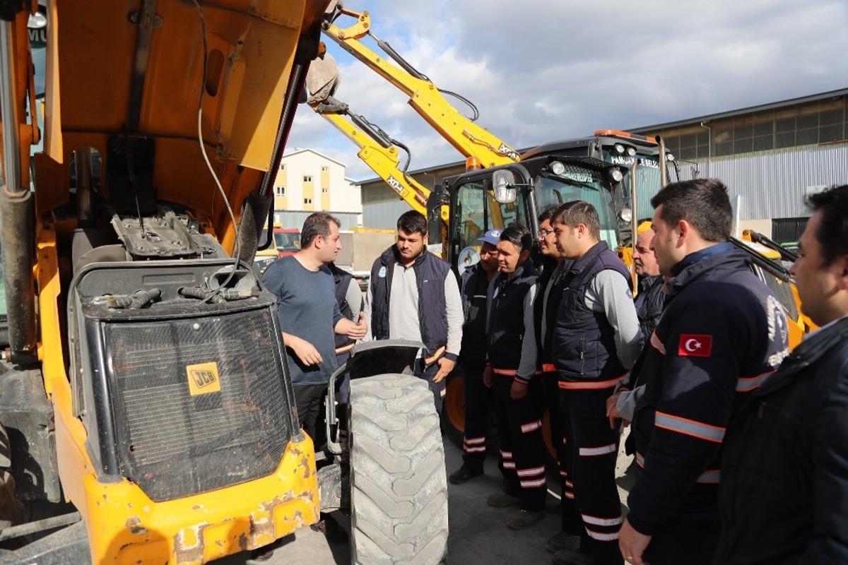 Pamukkale Belediyesi ağır vasıta ve iş makinesi operat&ouml;rlerine eğitim verdi