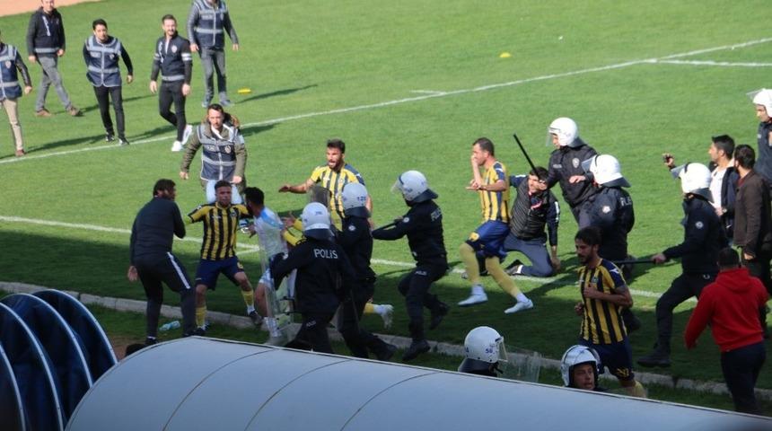 Seyircisiz maçta olay çıktı