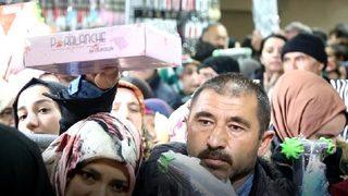 Koronavirüs uyarılarını dinlemediler! Akın ettiler