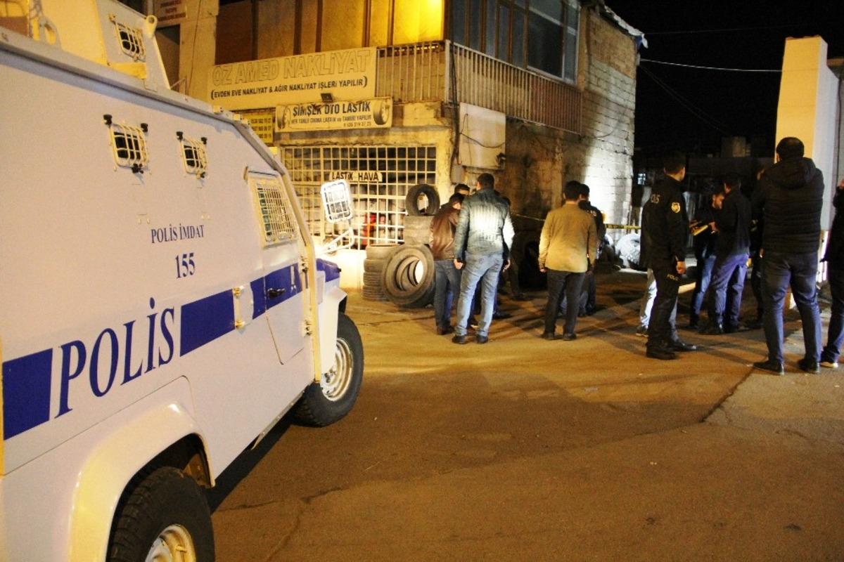 Diyarbakır&rsquo;da sokak ortasında silahlı saldırı: 1 &ouml;l&uuml;