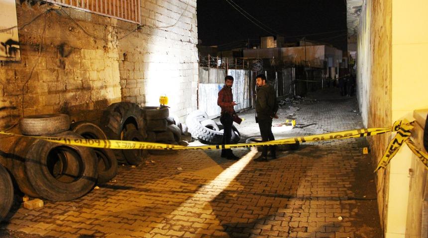 Diyarbakır&rsquo;da sokak ortasında silahlı saldırı! 1 &ouml;l&uuml;