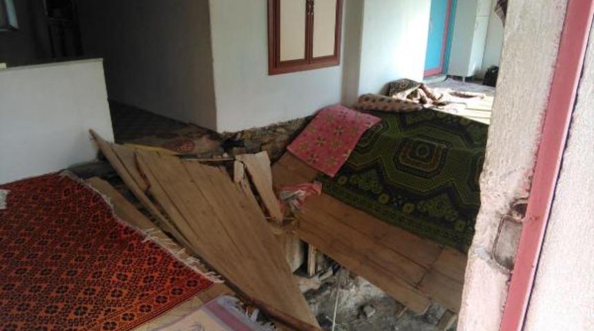 Aydın'da feci olay! Evin zemini bir anda &ccedil;&ouml;kt&uuml;