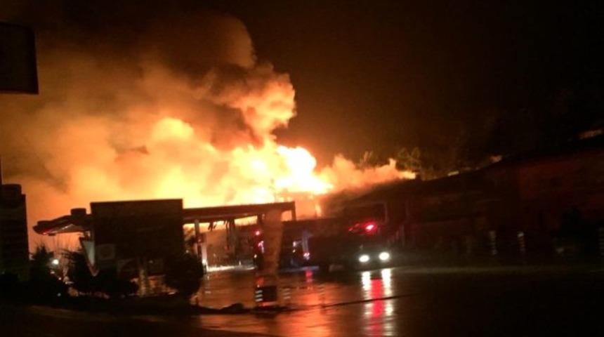 Bilecik'te b&uuml;y&uuml;k yangın! Ortalık cehenneme d&ouml;nd&uuml;