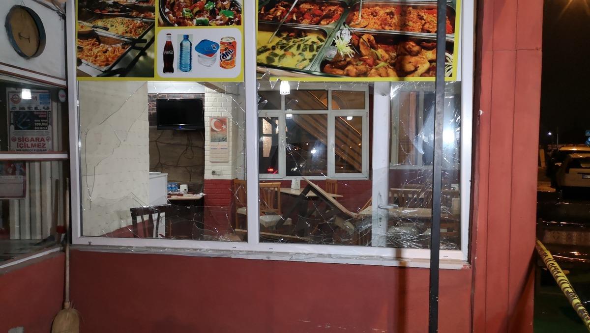 Kiracı ve iş yeri sahibi arasında kavga! D&uuml;kkanı harabeye &ccedil;evirdiler