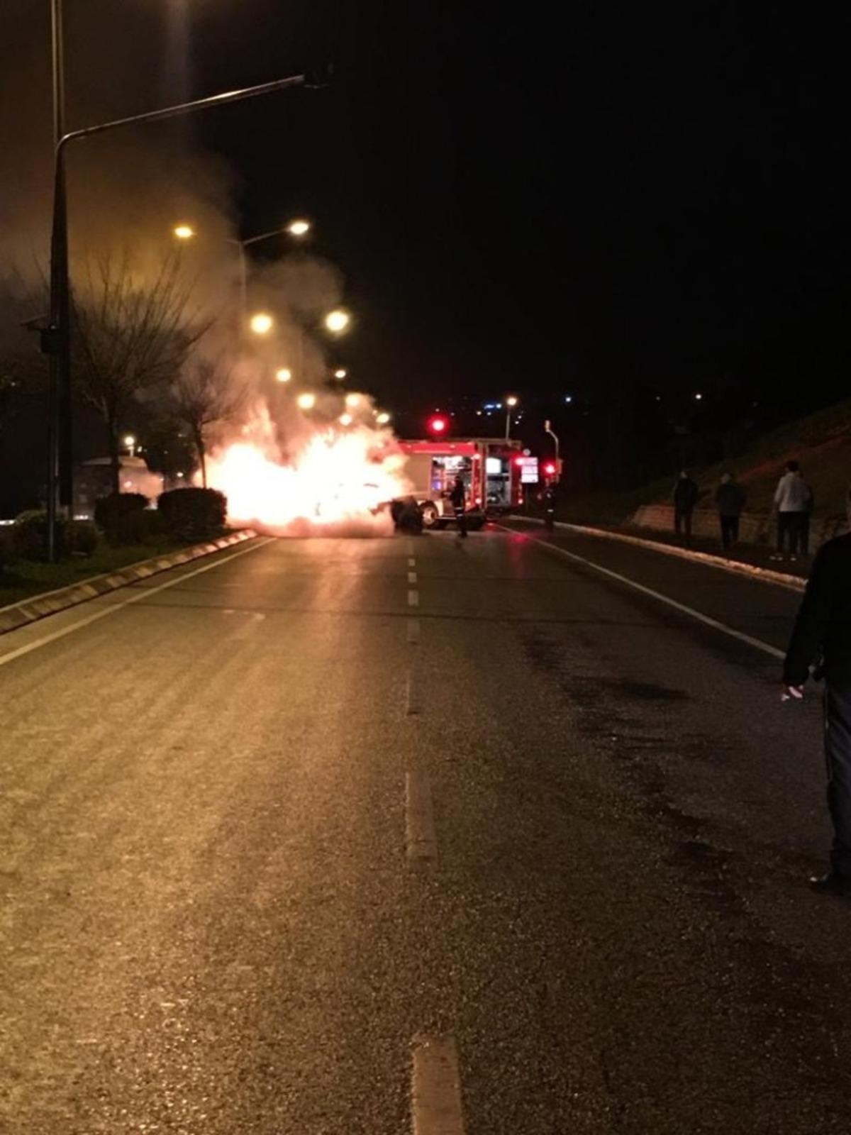 Sakarya'da beton mikserine &ccedil;arpan ara&ccedil; alev topuna d&ouml;nd&uuml;
