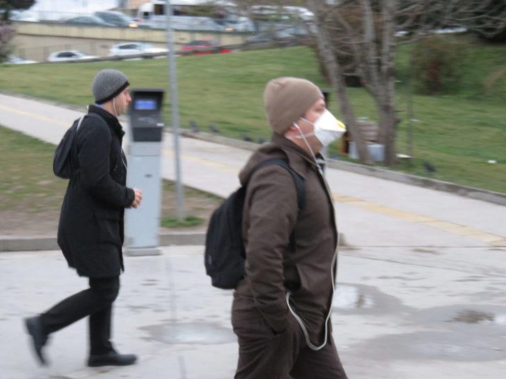 Toplu taşıma kullananlar koronavirüsten eldive ve maskelerle korunuyor G1