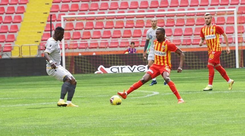 Kayserisporlu Bernard Mensah: &ldquo;&Ouml;nemli olan kazanmaktı&rdquo;