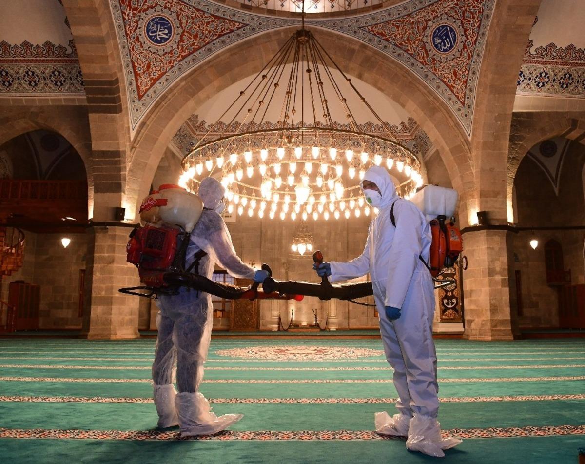 Camilerde korona vir&uuml;s&uuml; &ouml;nlemi