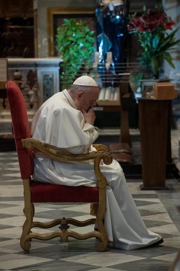 Papa Francis, karantinada olan Roma caddelerinde gezindi G2