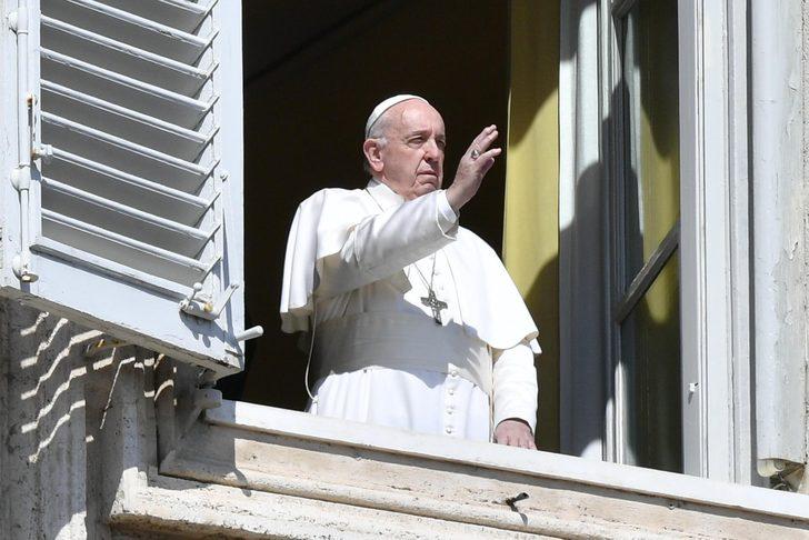 Papa Francis, karantinada olan Roma caddelerinde gezindi G5