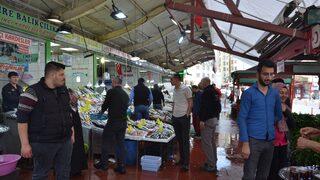 Balık satışlarını koronavirüsü endişesi vurdu