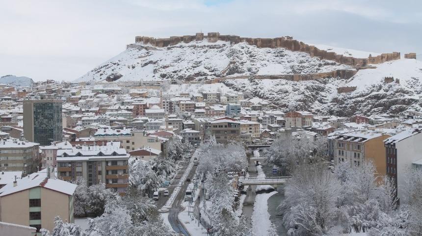 Bayburt&rsquo;ta ilkbaharda kar yağışı