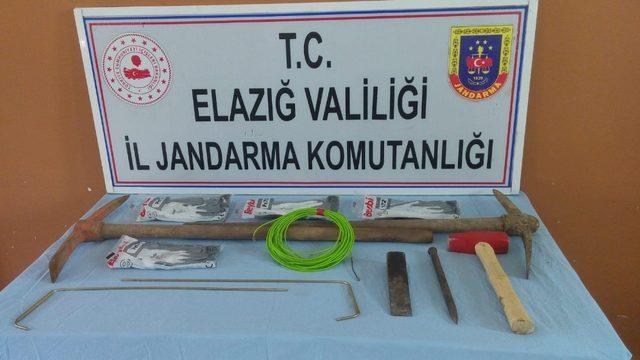 Elazığ’da kaçak kazı yapan 8 şahıs yakalandı