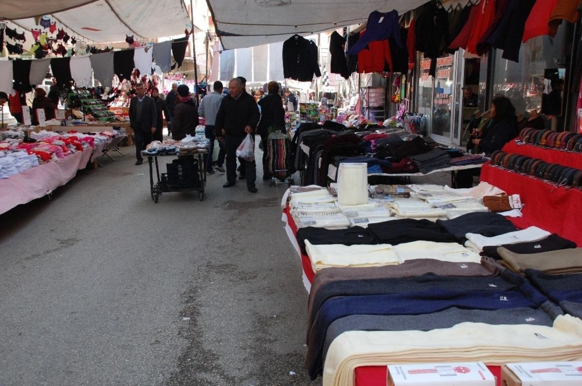 Korona vir&uuml;s&uuml; Keşan pazarında alışverişi vurdu