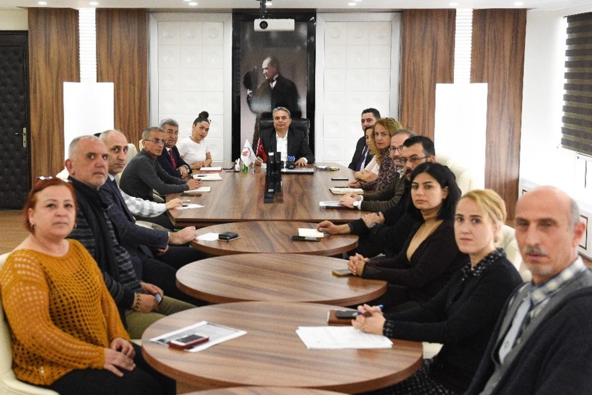 Antalya Muratpaşa&rsquo;da kafelerin kapalı alanları da kapatıldı