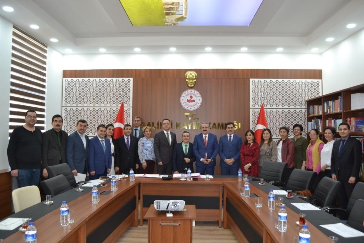 Manisa&rsquo;da &rsquo;Sessiz adımlar&rsquo; kursiyerlerine sertifika verildi