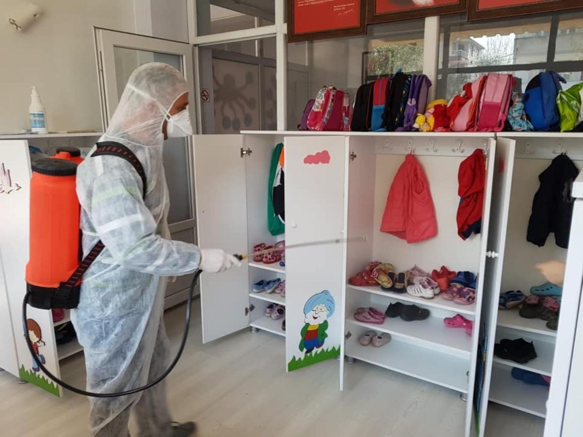 Korona vir&uuml;s&uuml;ne karşı her yer dezenfekte edildi