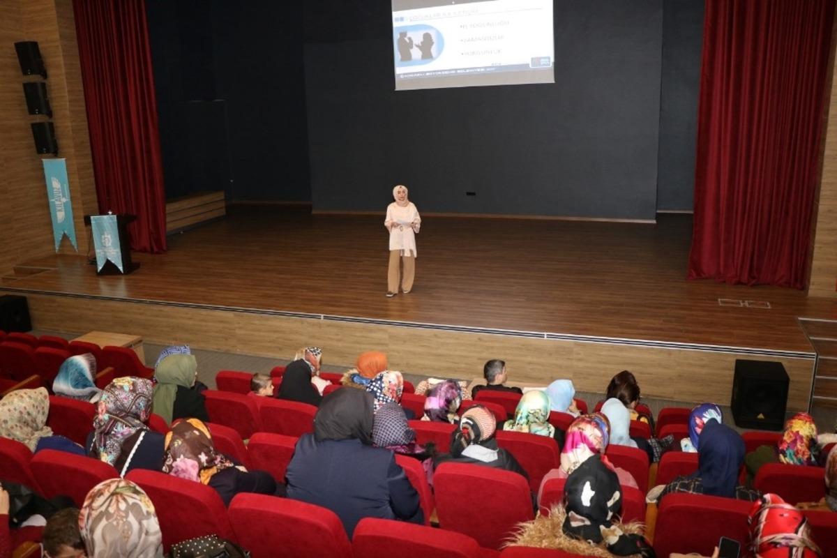 Annelere aile i&ccedil;i iletişim eğitimi