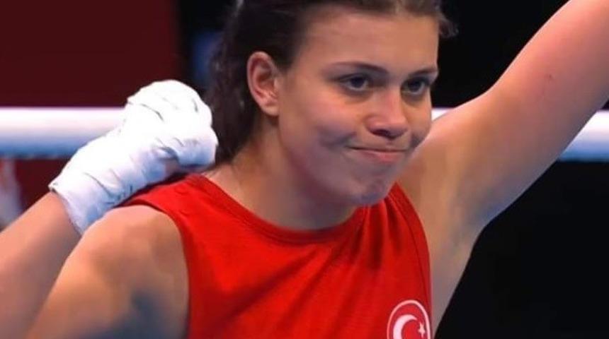 Boks&ouml;r Aycan G&uuml;ldağı, Londra&rsquo;da son 16&rsquo;ya y&uuml;kseldi