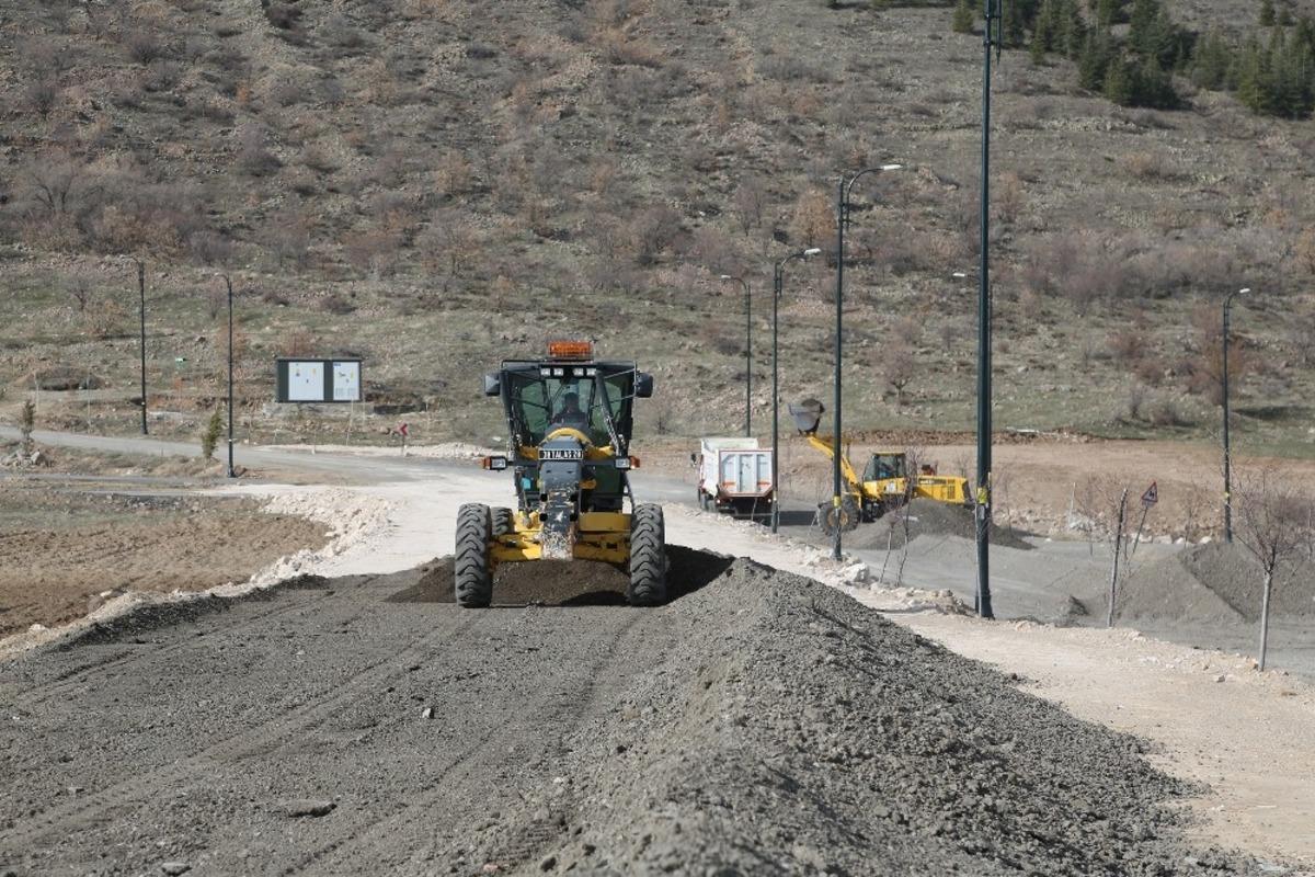 Ali Dağı yolu elden ge&ccedil;irildi