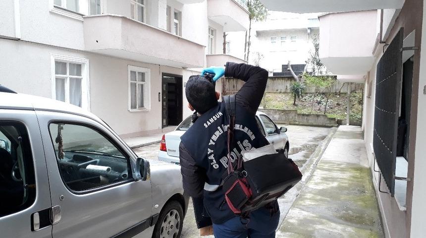 Ablasına kızdı, kendini bıçakladı