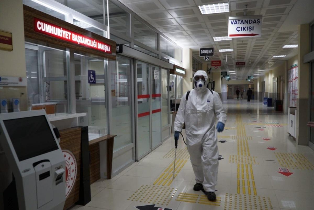 Karatay&rsquo;da dezenfeksiyon &ccedil;alışmaları s&uuml;r&uuml;yor