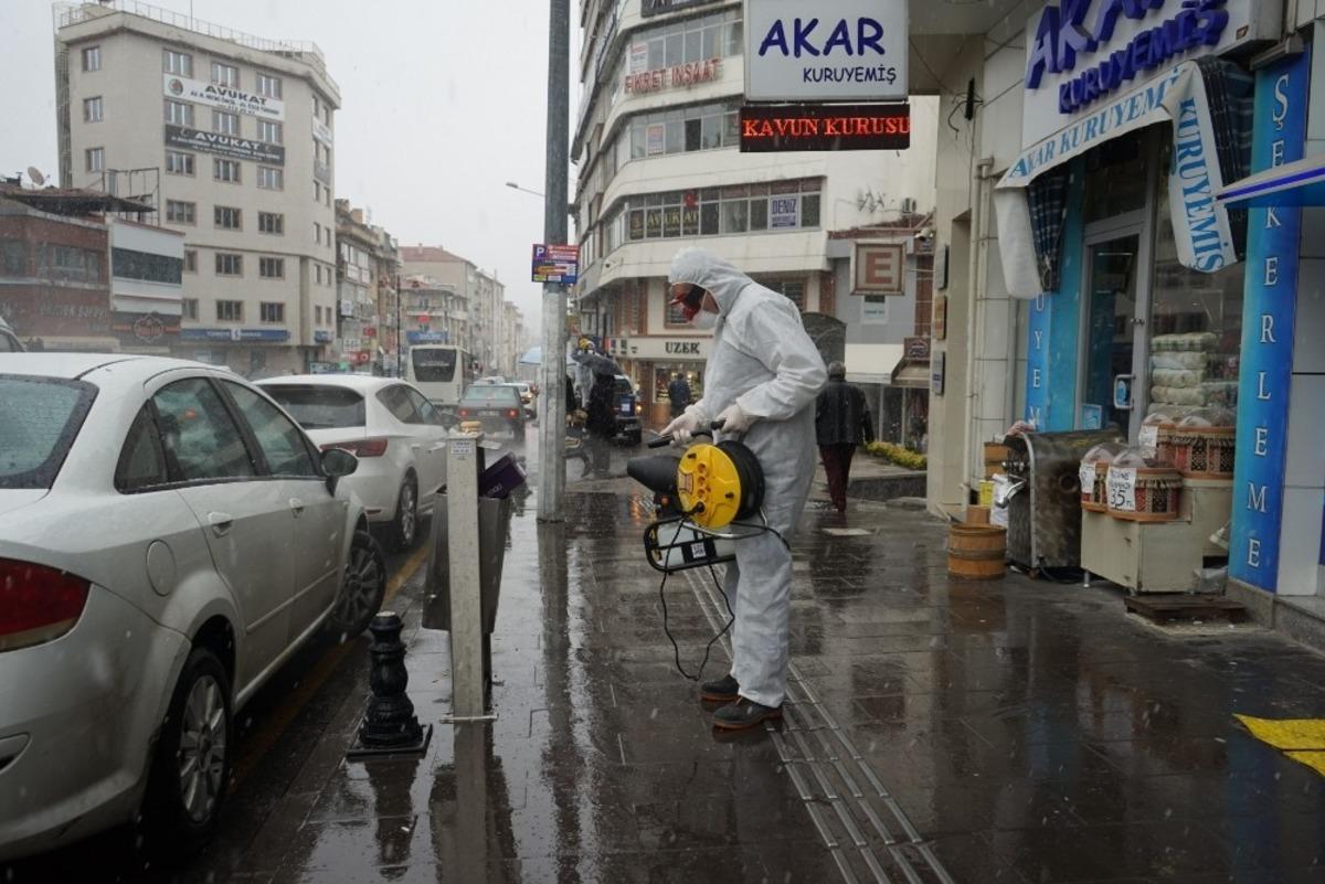 Korona vir&uuml;se karşı dezenfeksiyon &ccedil;alışmaları yoğunlaştırıldı
