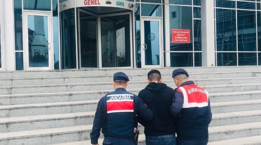 Araba &ccedil;alarken yakalandı