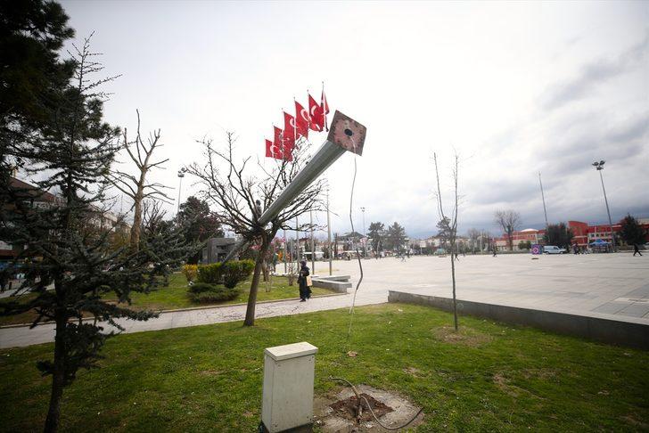 Düzce'de kuvvetli rüzgar etkili oluyor G3