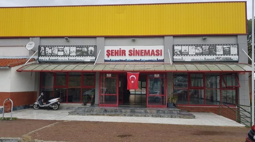 Tire&rsquo;deki sinemalara koronavir&uuml;s&uuml; arası