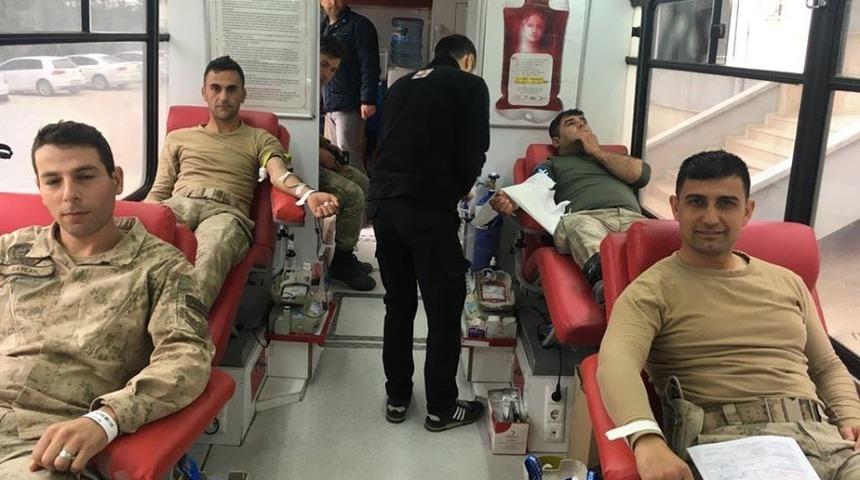 Mehmet&ccedil;ikten &ldquo;İyi ki varsın kan dostum&rdquo; kampanyasına destek