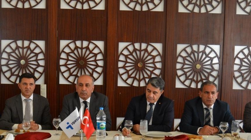 Diyarbakır&rsquo;da iş camiasında korona vir&uuml;s toplantısı