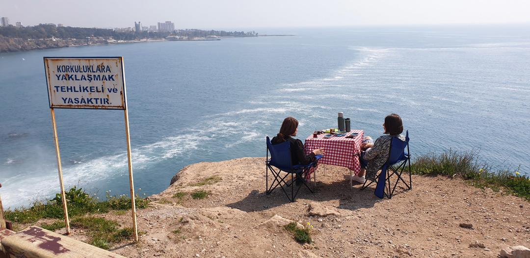 Antalya'nın d&uuml;nyaca &uuml;nl&uuml; falezlerinde '&ouml;l&uuml;m&uuml;ne keyif!'