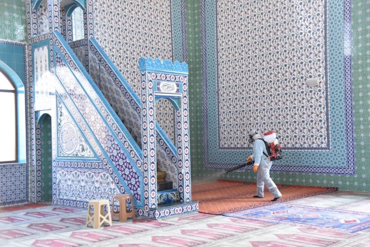 Kartepe&rsquo;de dezenfekte &ccedil;alışmaları s&uuml;r&uuml;yor