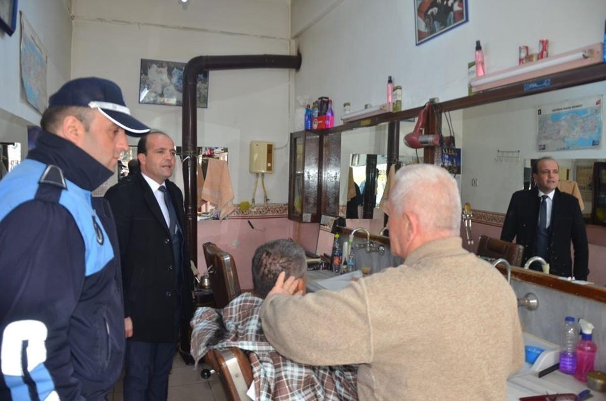 Boyabat Belediyesi zabıta ekipleri berberleri bilgilendirdi