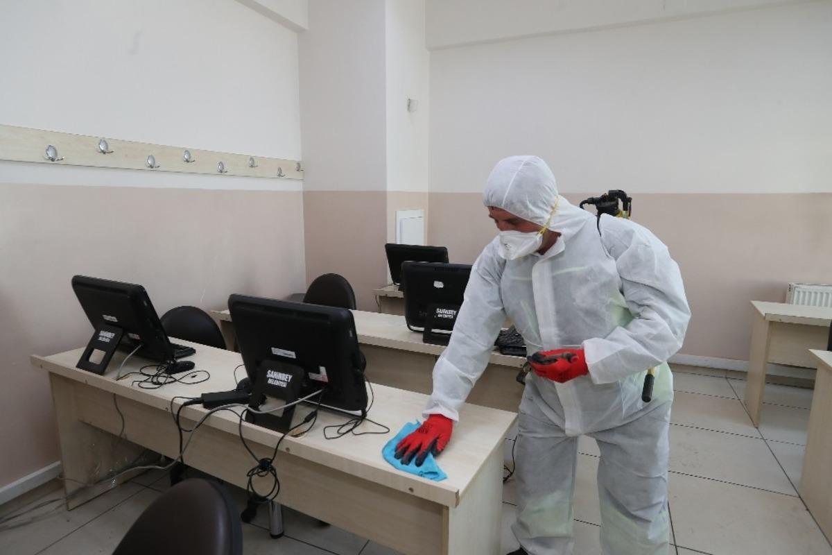 Şahinbey Belediyesi dezenfekte &ccedil;alışmalarını s&uuml;rd&uuml;r&uuml;yor