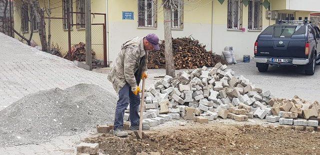 Tut Belediyesi kış sonrası yollarda bakım yapıyor