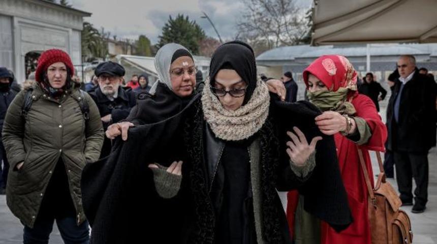 Gazeteci Esra El&ouml;n&uuml;'n&uuml;n babası Şaban El&ouml;n&uuml; son yolculuğuna uğurlandı