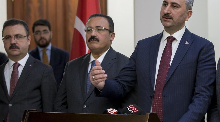 Adalet Bakanı Abdulhamit G&uuml;l a&ccedil;ıkladı: İdari izinli sayılacaklar