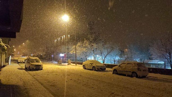 Karlıova’da kar yağışı etkisini sürdürüyor G2