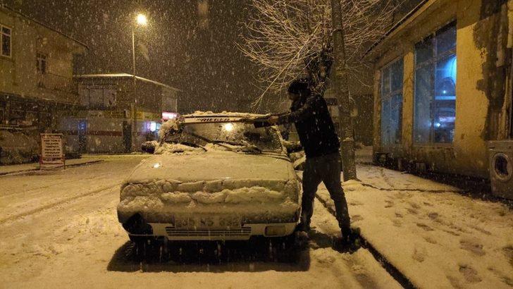 Karlıova’da kar yağışı etkisini sürdürüyor G3