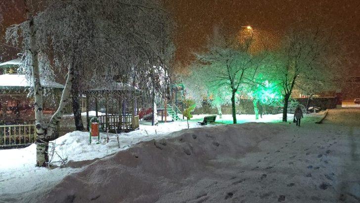 Karlıova’da kar yağışı etkisini sürdürüyor G4