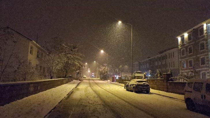 Karlıova’da kar yağışı etkisini sürdürüyor G5