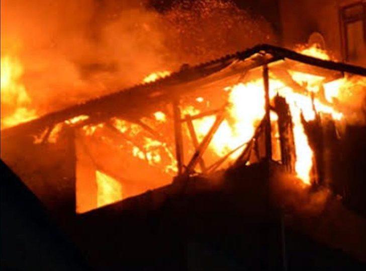 Bolu'da yangın! İtfaiyecinin kitap hassasiyeti G1