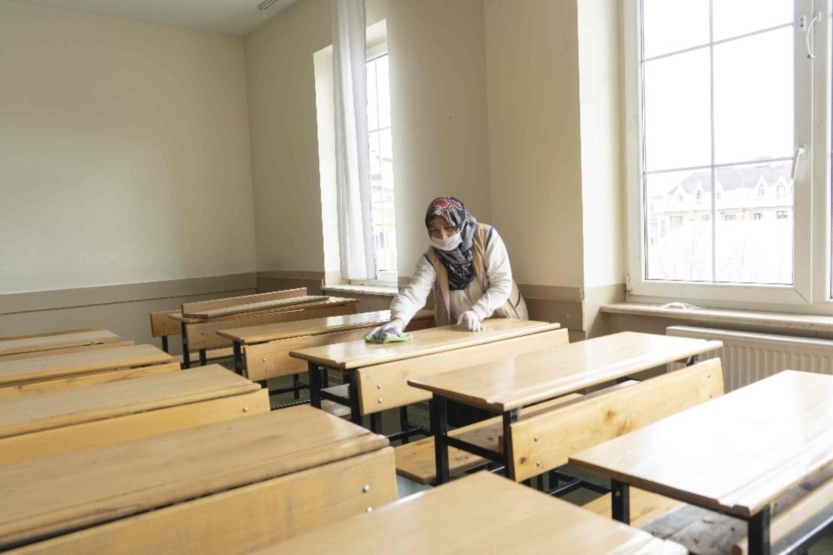 Ey&uuml;psultan&rsquo;da okullarda korona vir&uuml;s temizliği