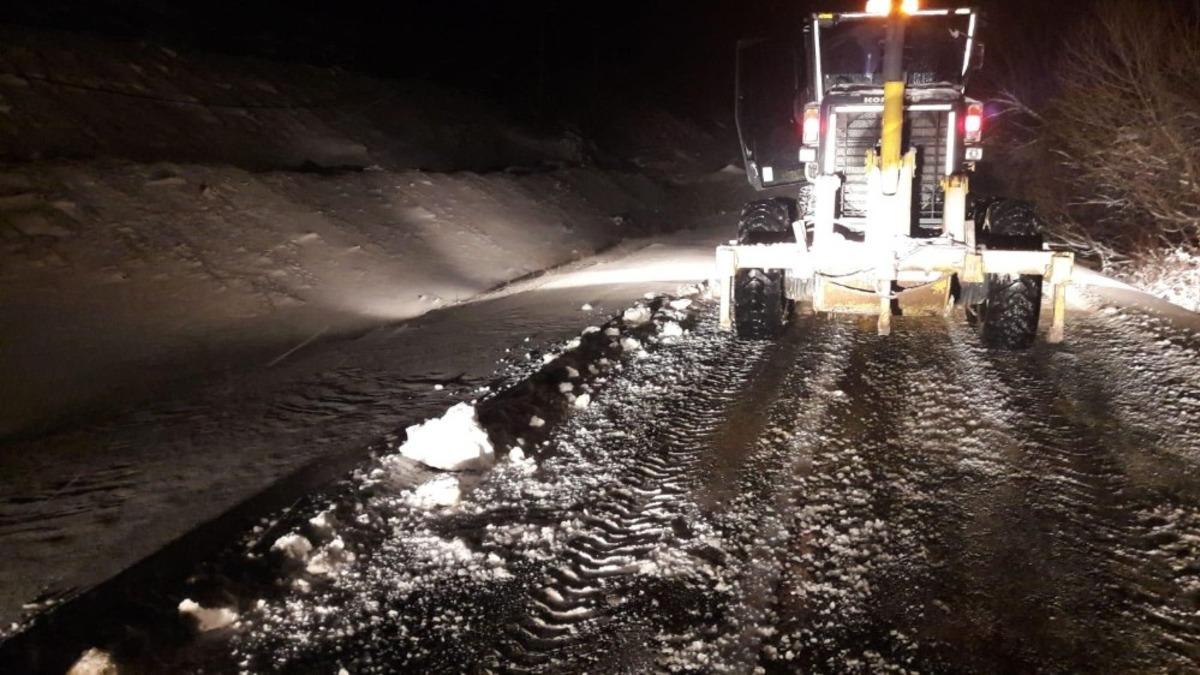Kırşehir&rsquo;de, kar yağışı etkisi ile kapanan k&ouml;y yolları a&ccedil;ıldı